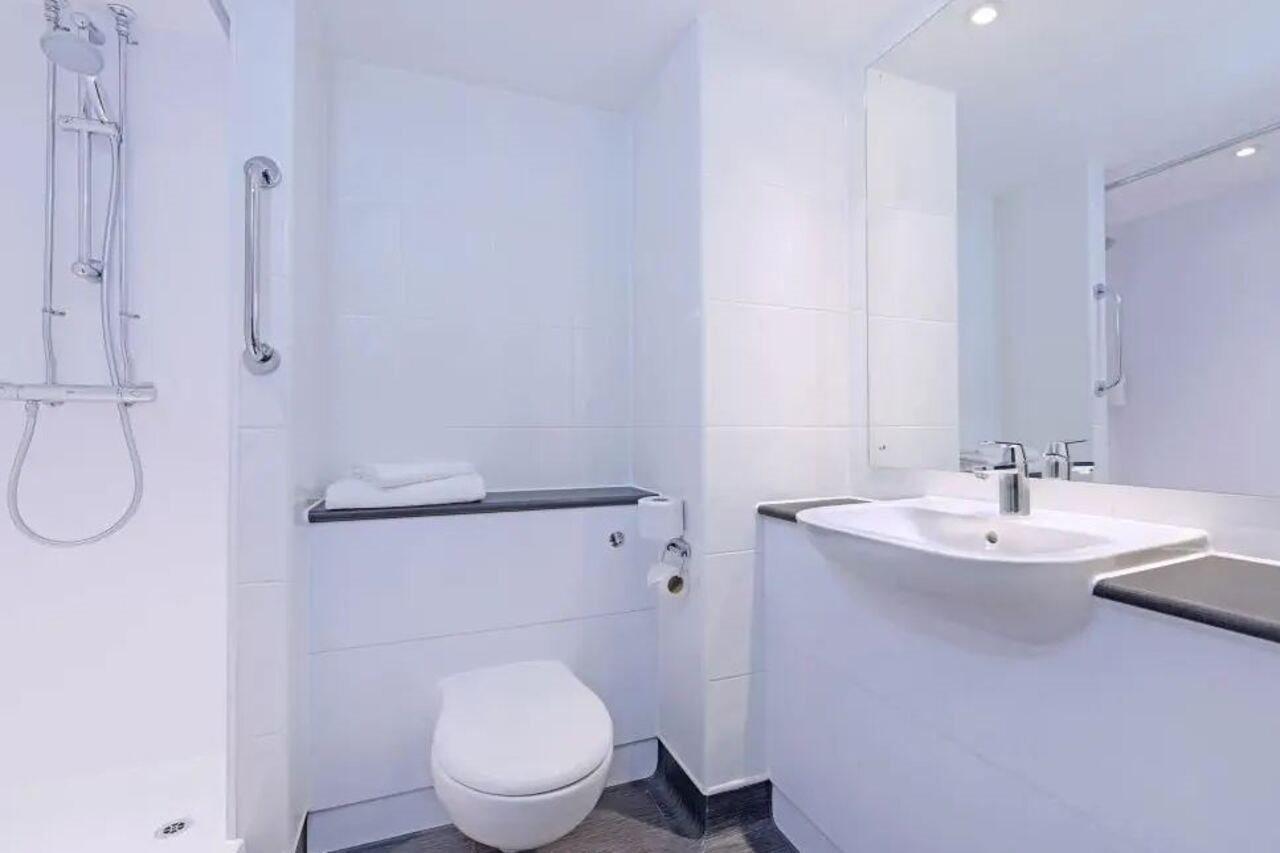 Mercure London Gatwick Airport Horley Kültér fotó